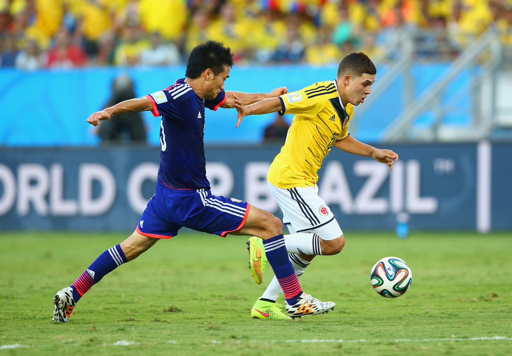 说了啥？卢克曼在被换下时与主教练尤里奇发生口角冲突（被换下不满？卢克曼与主帅尤里奇场边爆发口角）