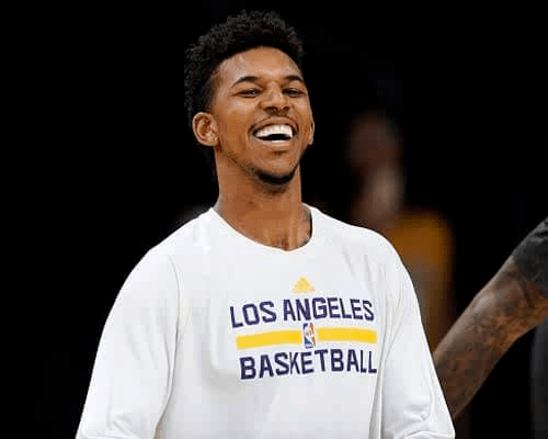 美记：艾顿因病缺席湖人今天训练，但他将随队前往犹他州（美媒：艾顿因病缺席湖人今日训练，仍将随队赴犹他）