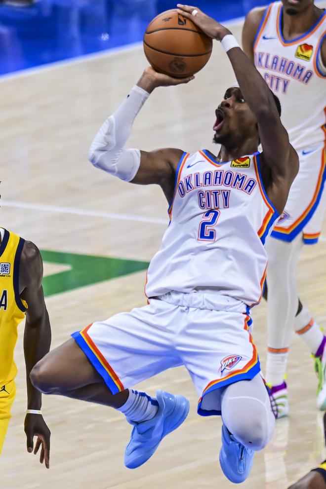 拜仁德甲时代第二次取得15连胜，上一次是在弗里克执教时期（拜仁在德甲再度豪取15连胜，上一次纪录诞生于弗里克执教期）