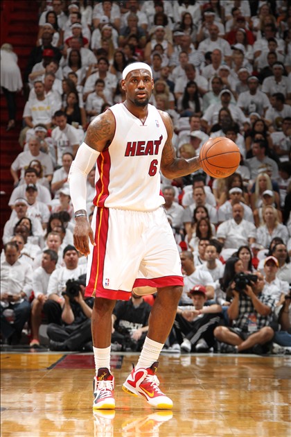 足球报：亚泰这几年都是寅吃卯粮，意向球员听说后婉拒邀请（《足球报》：亚泰近年靠预支度日，多名意向球员闻讯后拒绝加盟）