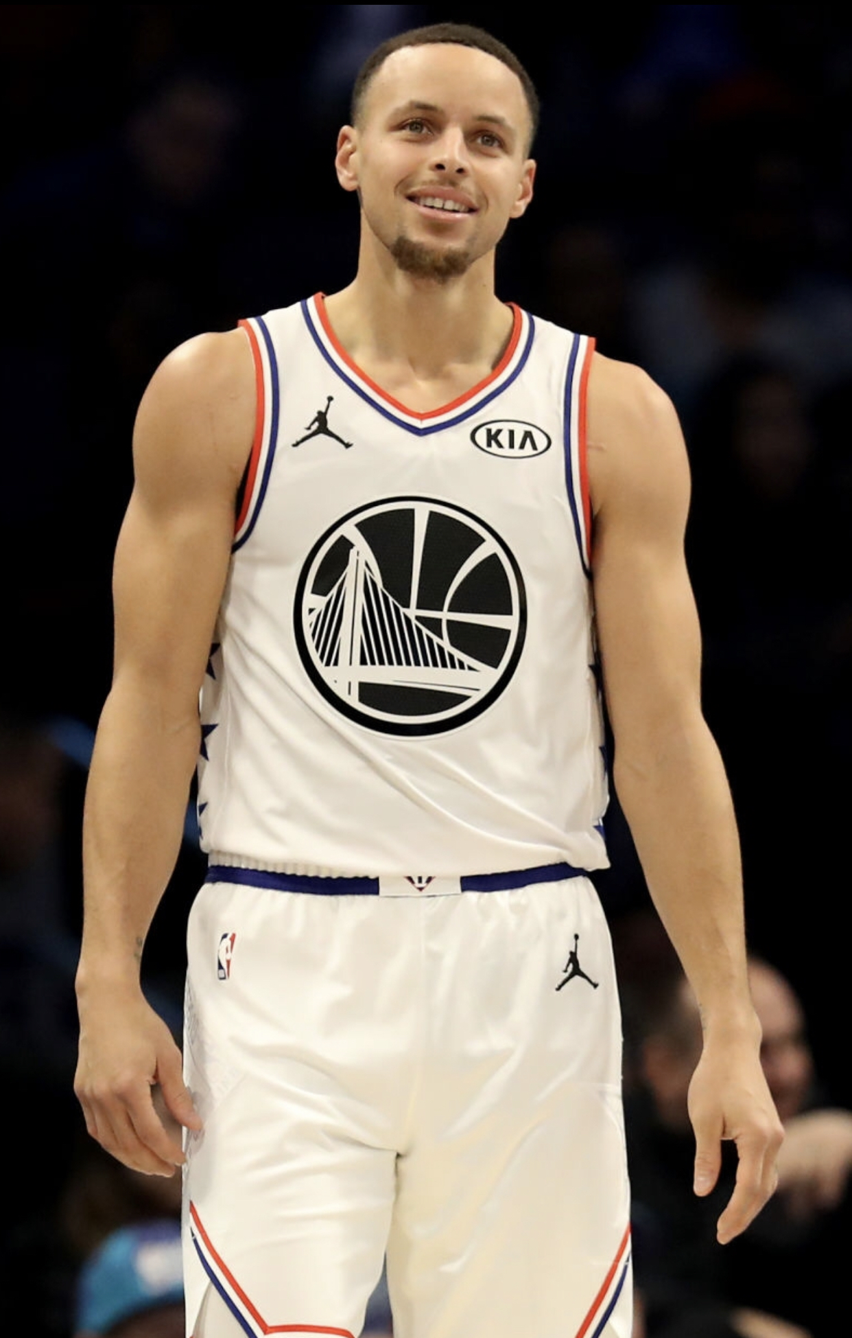 亚历山大半场高效表现，11中6拿下12分2板1助（亚历山大半场表现高效：11投6中贡献12分2板1助）