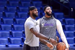 WTT总决赛：王楚钦／孙颖莎3-0横扫松岛辉空／张本美和晋级决赛（WTT总决赛：王楚钦／孙颖莎3-0完胜松岛辉空／张本美和挺进决赛）