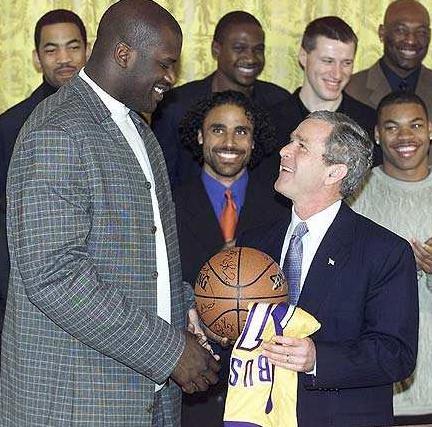 西班牙4-0客胜格鲁吉亚基本直通世界杯，奥亚萨瓦尔两射一传（奥亚萨瓦尔梅开二度+送助攻 西班牙客场4-0格鲁吉亚 基本锁定世界杯席位）