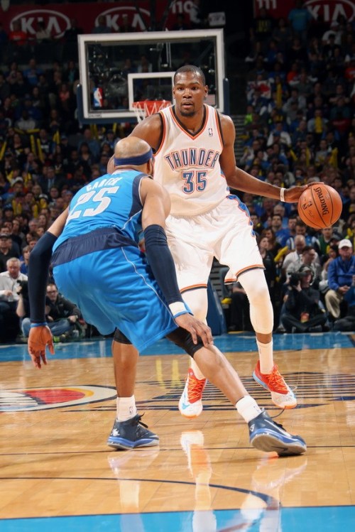 皇马双星闪耀圣马梅斯！库尔图瓦姆巴佩演绎不可阻挡与不可动摇（圣马梅斯见证皇马双核爆发：库尔图瓦稳如磐石，姆巴佩势不可当）