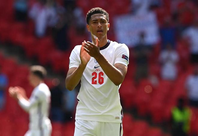 公牛全队7人上双，终结主场4连败&面对骑士5连败（公牛7人得分上双，主场止4连败并终结对骑士5连败）