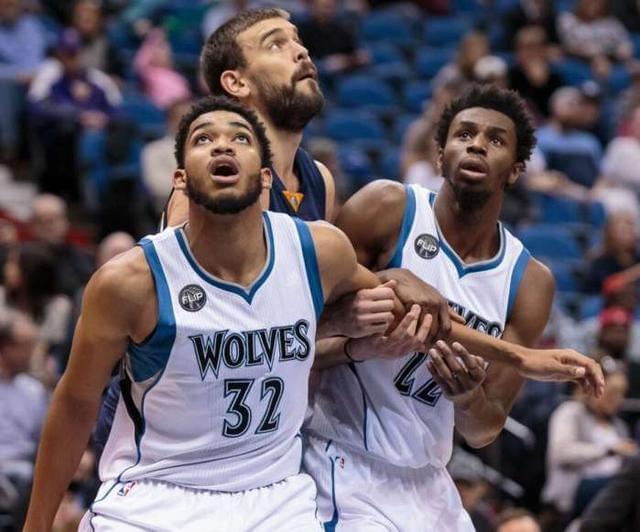 英超 阿森纳VS布伦特福德比分预测 积分排名与争冠形势：欧冠后遗症的考验（英超前瞻：阿森纳vs布伦特福德比分预测，积分态势与争冠格局，欧冠后遗影响考验）