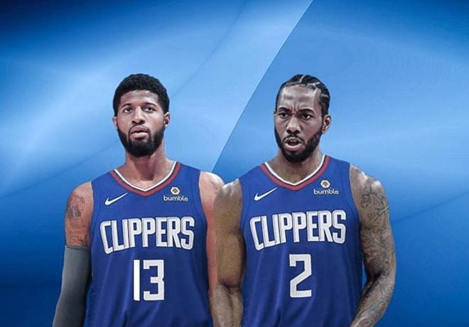 再次情绪失控，阿德耶米因不满自己被换下而怒气冲冲（被换下引发不满，阿德耶米怒火难抑再度失控）