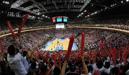 五冠加身！国安3-0击败河南夺得队史第5座足协杯冠军（国安三球完胜河南，队史第五次捧起足协杯）