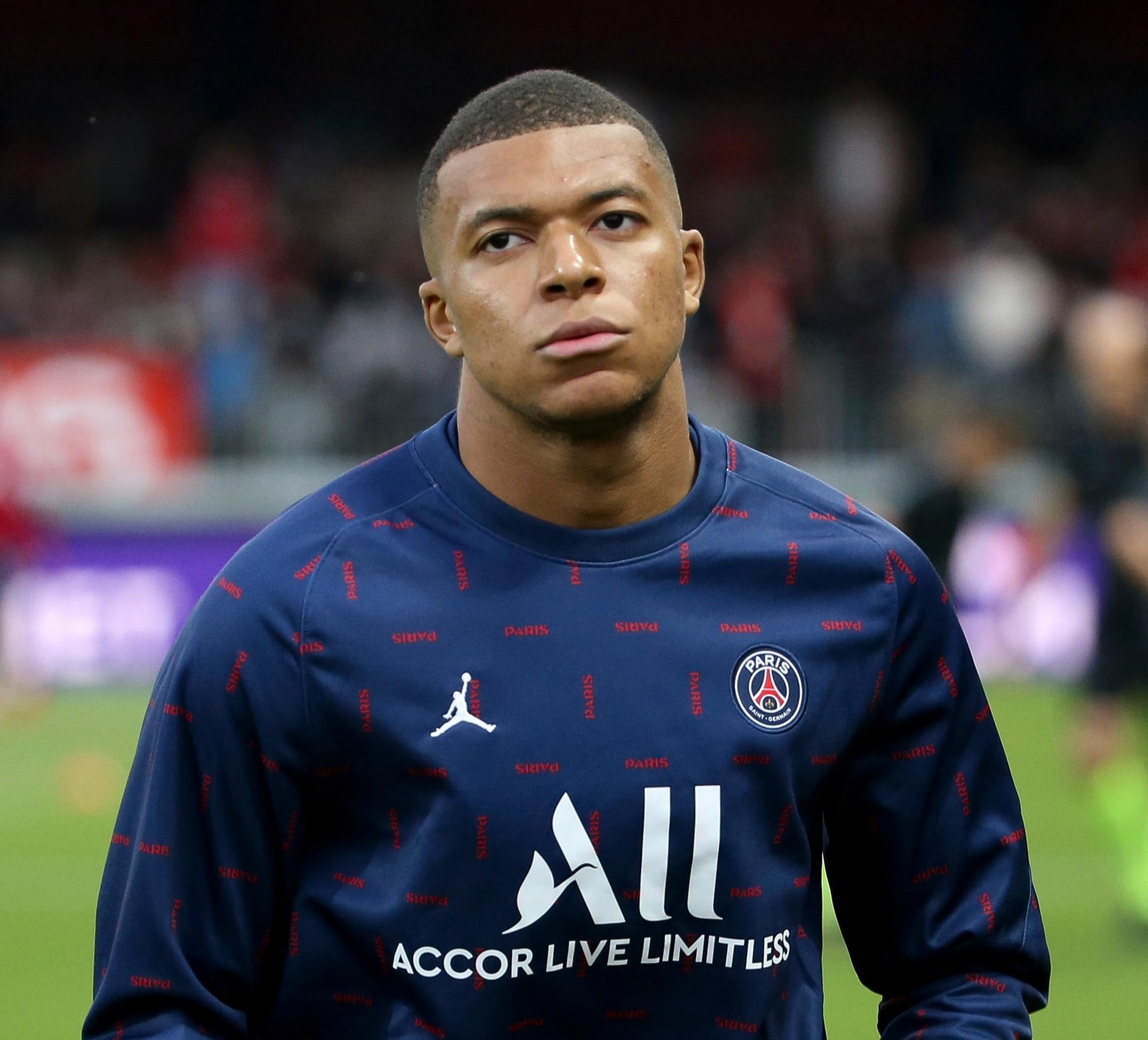 埃贝尔：诺伊尔仍是世界最佳门将之一；续约问题我们会联系他（埃贝尔：诺伊尔依旧位列世界顶级门将；续约事宜将与其沟通）