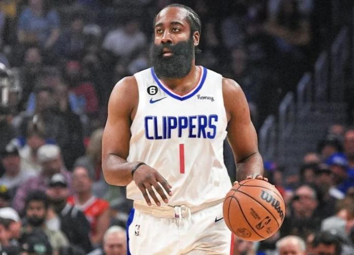 西班牙队球衣设计师：深蓝色致敬2010世界杯和伊涅斯塔绝杀球（西班牙队新球衣以深蓝致敬2010世界杯与伊涅斯塔绝杀）