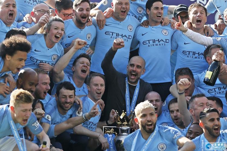 曼联本赛季在劫富济贫中表现突出，对阵强队全胜，但中下游球队难求一胜，有望争夺欧冠资格。（曼联本季劫富济贫显著：强强对话全胜，打弱旅难求一胜，欧冠席位在望）