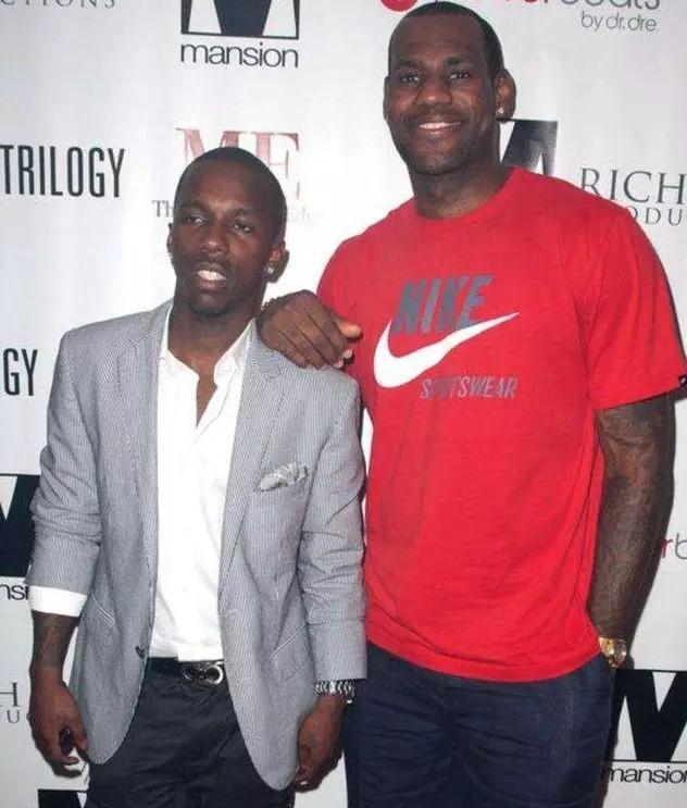 进攻状态惨淡！勇士&鹈鹕首节三分21中2仅得35分（进攻低迷：勇士与鹈鹕首节三分21投仅2中，合计仅35分）