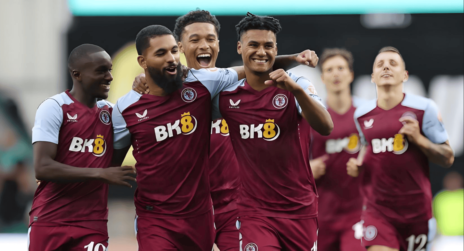 英超-十人切尔西1-1阿森纳，凯塞多蹬踏染红，枪手5分优势领跑（英超：切尔西少打一人1-1战平阿森纳，凯塞多蹬踏被罚下，阿森纳以5分优势领跑）