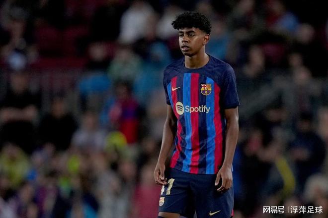 中超赛场争议判罚：VAR引发讨论,（中超判罚惹争议：VAR成焦点）