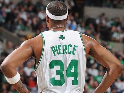 加兰三分球神勇，助力球队逆转胜（加兰三分手感爆棚，助球队翻盘取胜）