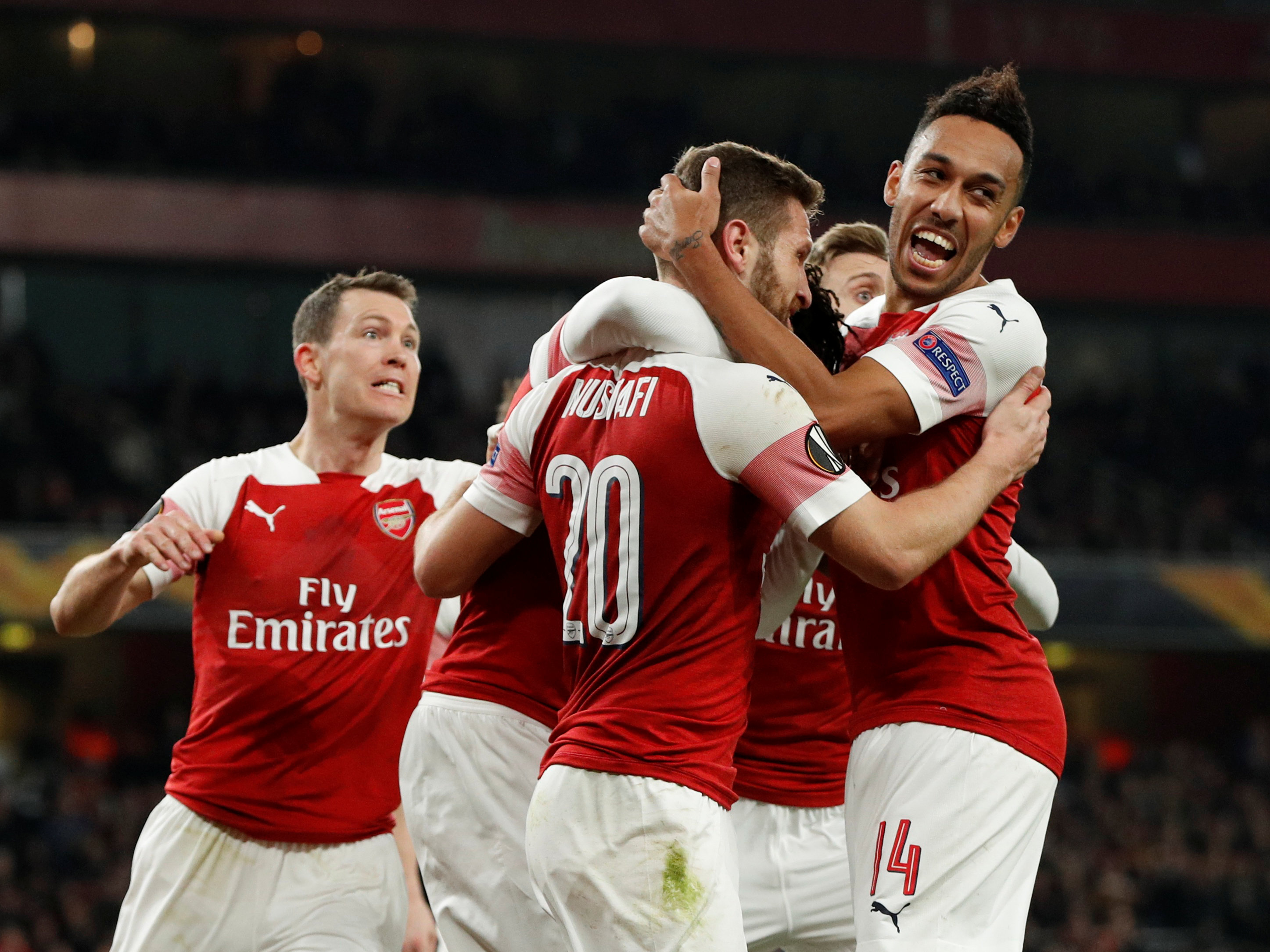 格纳布里：凯恩在防守中表现出色，进球归功于球队定位球教练（格纳布里称赞凯恩防守出色：进球功劳属于球队的定位球教练）