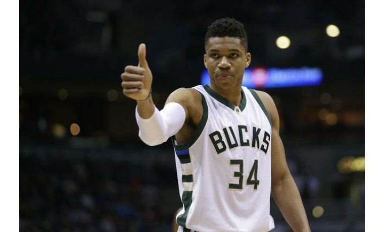 中国球员留洋要分几步走？看看日本足球的“参考答案”（中国球员留洋如何分步推进？日本足球的经验可供借鉴）