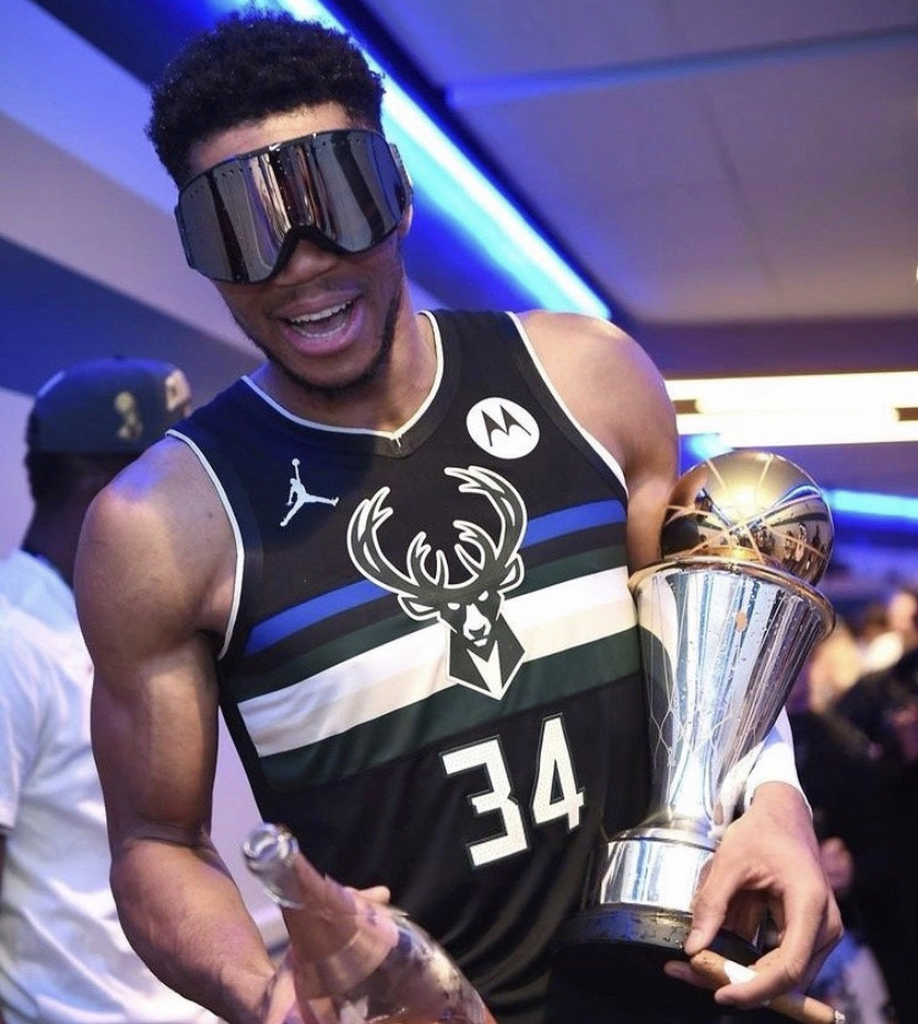 天空：利物浦对伊萨克报价超过1亿镑，纽卡对其估价为1.5亿镑（天空：利物浦出价超1亿镑求购伊萨克，纽卡要价1.5亿镑）