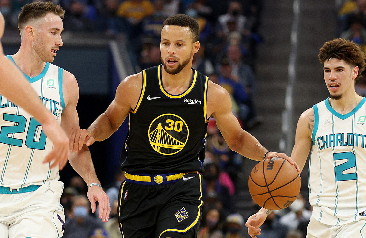 拜仁慕尼黑客场大胜勒沃库森（拜仁慕尼黑客场横扫勒沃库森）