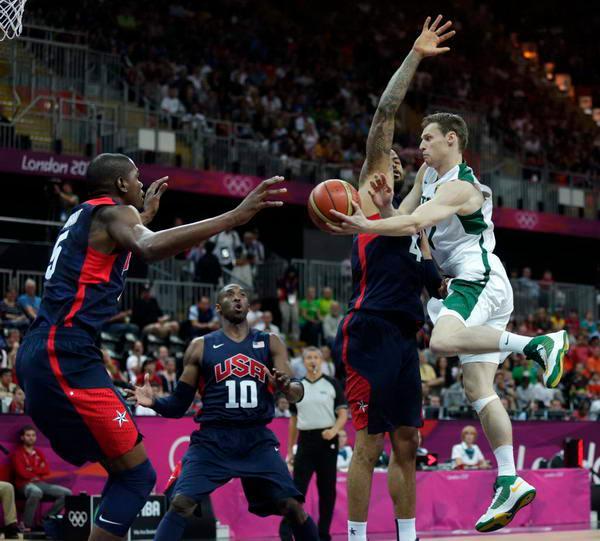 王钰栋：留洋计划保密，希望未来带领中国队踢世界杯（王钰栋：留洋动向暂时保密，盼未来率国足闯入世界杯）