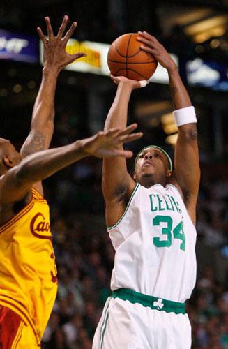 多特vs勒沃库森：阿德耶米领衔，小贝林厄姆、丘库埃梅卡出战（多特迎战勒沃库森：阿德耶米坐镇，小贝林厄姆与丘库埃梅卡登场）