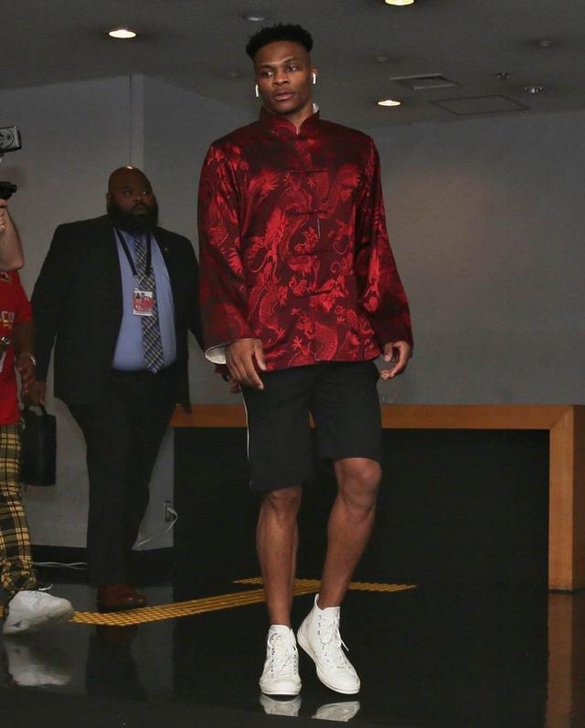 世体：后腰是最适合埃里克的位置，表现甚至超越了德容（世体：埃里克踢后腰最合适，表现已超越德容）