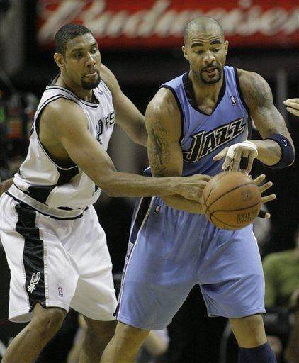 浙江队长比佩尼亚更香！大连别签长约了 弗兰克：首选中超 我的自律与生俱来（弗兰克称首选中超、自律天成；浙江队长力压佩尼亚，大连慎签长约）