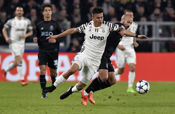 欧冠半场：阿纳别科夫屡送神扑，凯拉特0-0奥林匹亚科斯（欧冠半场：阿纳别科夫高接低挡，凯拉特与奥林匹亚科斯互交白卷）