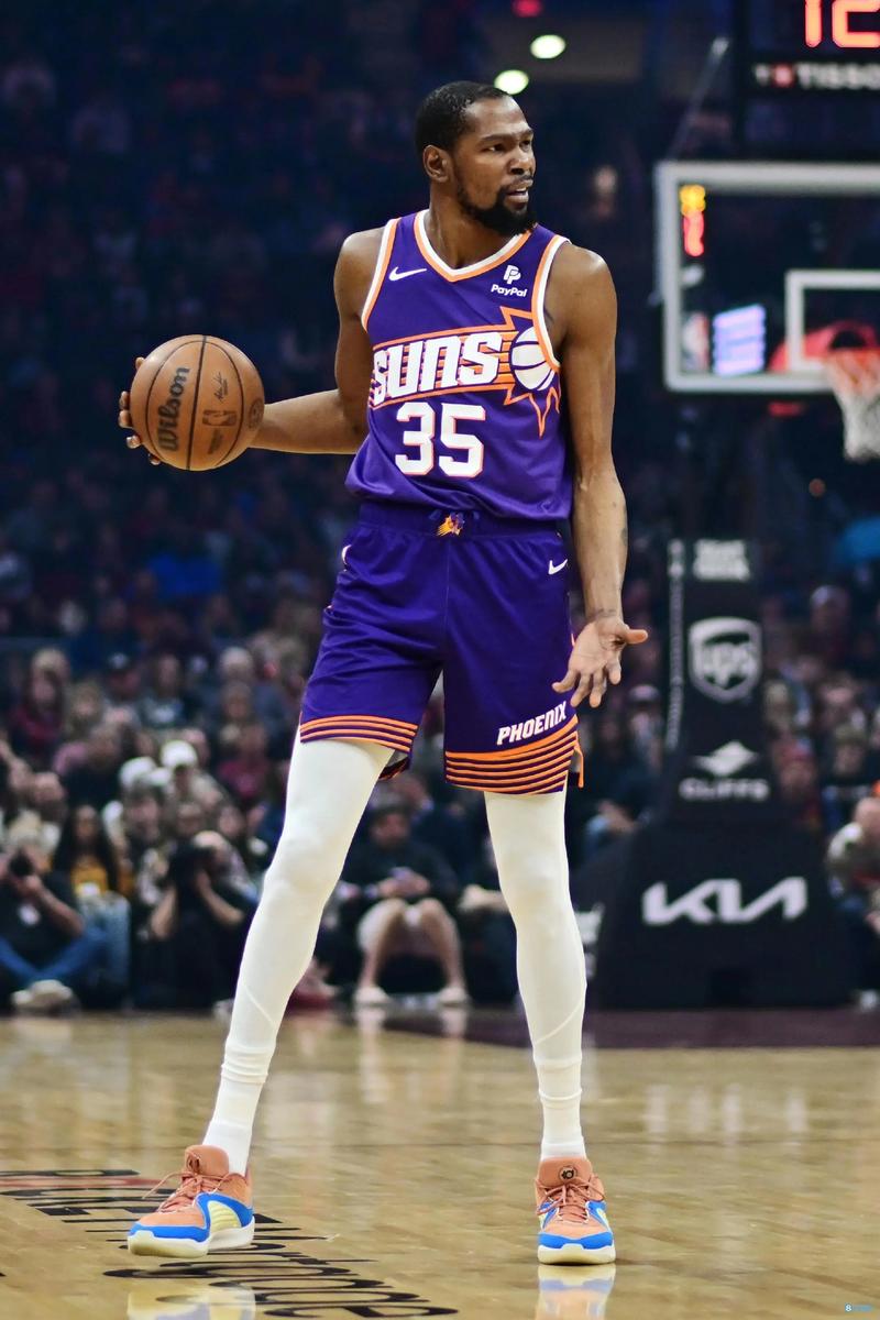 汉密尔顿：最喜欢内马尔和维尼修斯；欣赏梅西的技术（汉密尔顿自曝最喜欢内马尔和维尼修斯，称赞梅西技术精湛）