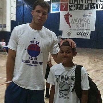 看着都疼！加纳国脚脚踝90度翻转，被日本击败，下轮战玻利维亚（加纳国脚脚踝近90度扭曲令人揪心，球队不敌日本，下一轮迎战玻利维亚）