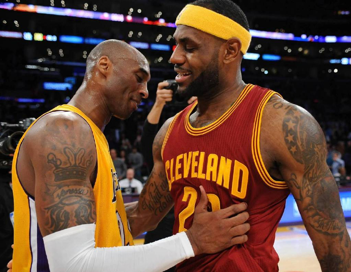 世体：齐达内现身伯纳乌但不会接替阿隆索，他只想执教法国（世体：齐达内现身伯纳乌，但无意接班阿隆索，只愿执教法国队）